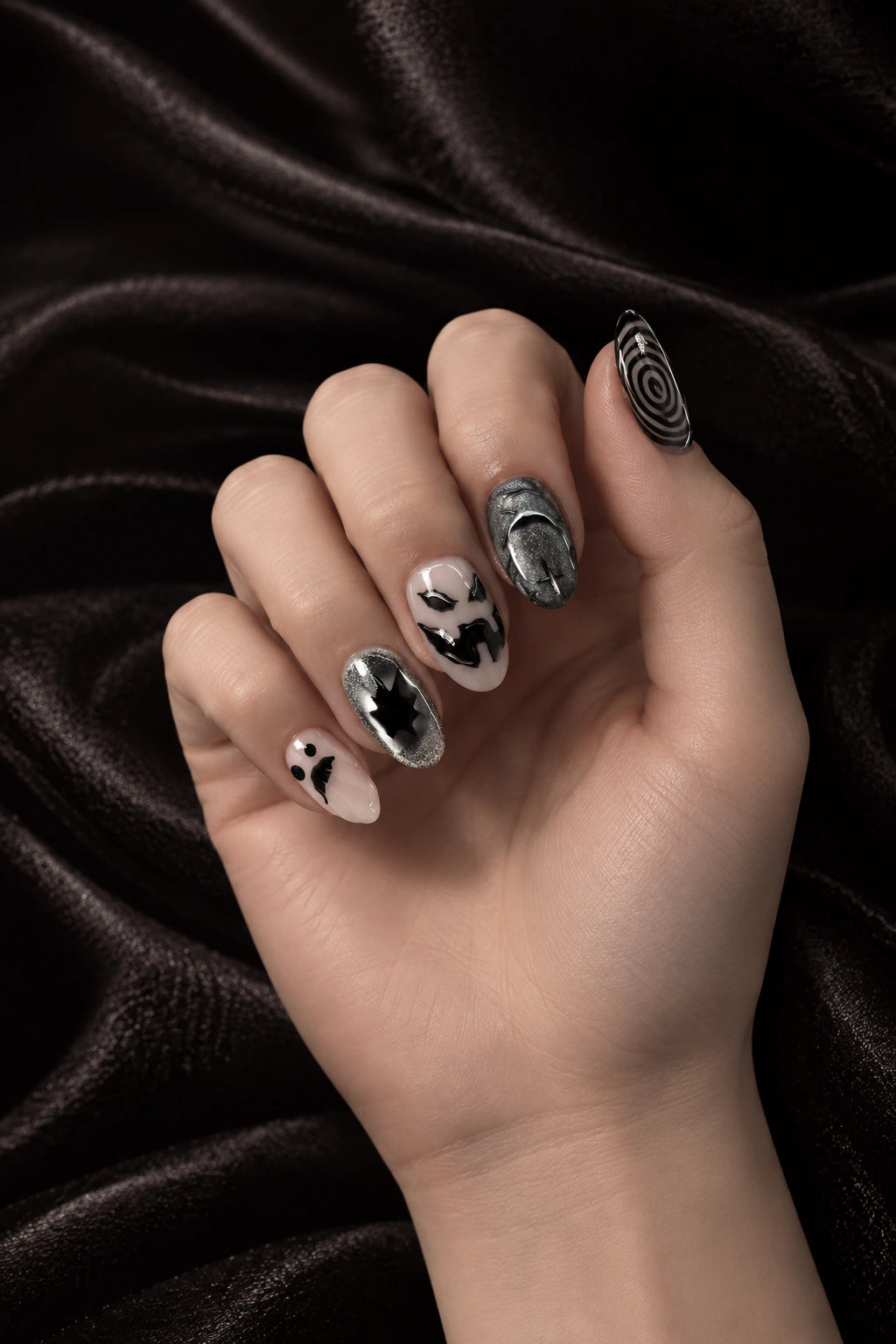 Graphic Noir press-on nail look